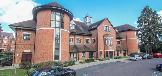 Flat to rent in Silas Court, Lockhart Road, Watford, Hertfordshire WD17