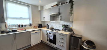 4 bed flat to rent