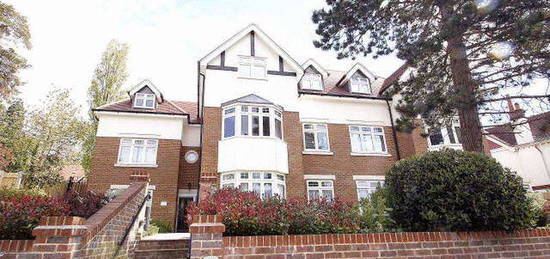 Flat to rent in Russell Hill, Purley CR8