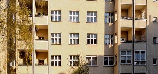 Prenzlauer Berg - zwei Zimmer mit Balkon!