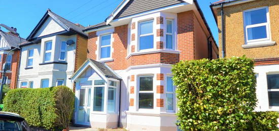 5 bedroom detached house