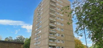 Flat to rent in Fontley Way, Roehampton SW15