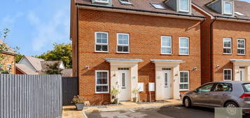 3 bed semi-detached house for sale