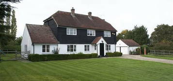 5 bedroom detached house