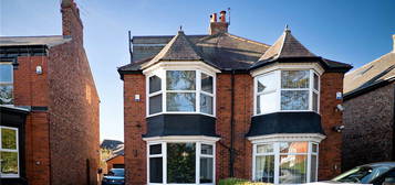 6 bed semi-detached house for sale