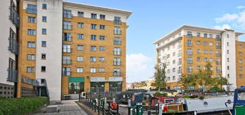 Flat for sale in Waxlow Way, Northolt UB5