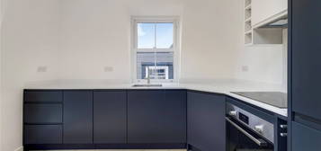 Flat to rent in Denton Street, Wandsworth SW18