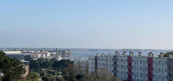 APPARTEMENT ORIENTÉ PLEIN SUD AVEC UNE JOLIE VUE SUR LA RADE ET LE TER