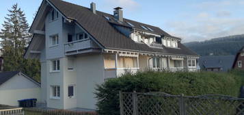 Gepflegte 2,5-Zimmer-Maisonette-Wohnung mit Balkon und EBK in Titisee