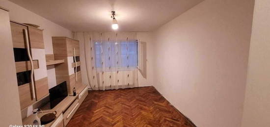 Vand apartament 2 camere parter Dacia