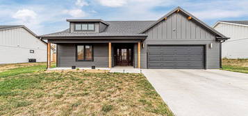 2606 Paige Ln, Junction City, KS 66441