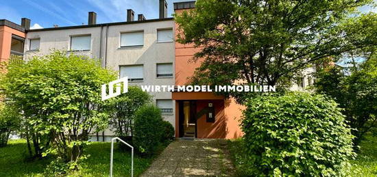 Renovierte Zwei-Zimmer-Wohnung mit Balkon und Garage am Deutschhof