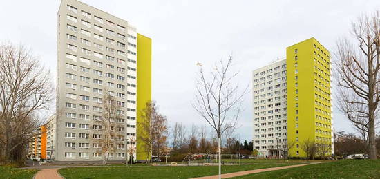 Helle Einzimmerwohnung mit Blick über die Stadt