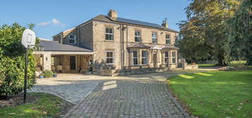 5 bed detached house for sale