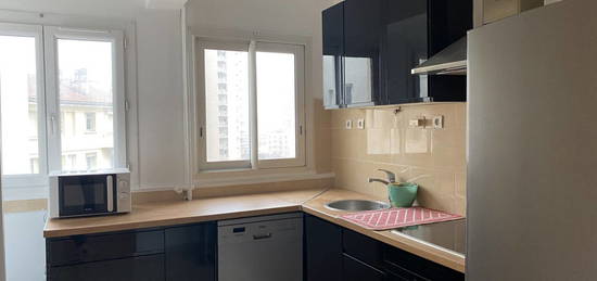 Appartement meublé  à louer, 4 pièces, 3 chambres, 77 m²