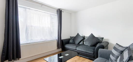 Flat to rent in Grange Grove, London N1