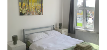 Flat to rent in Greyhound Lane, London SW16