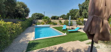 30. GARD. NIMES. Belle maison d'un total de 118 m² sur terrain de 728 m² ave piscine