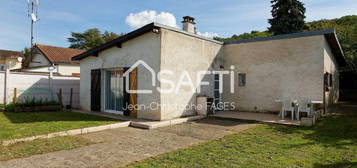 Maison de plain-pied  à vendre, 4 pièces, 3 chambres, 77 m²