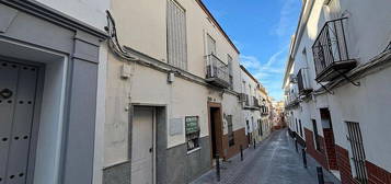 Casa en calle Mariana de Pineda en Marchena