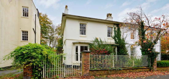 5 bed semi-detached house for sale