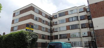 3 bed flat to rent