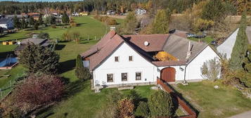 Landhaus mit großem Grundstück.