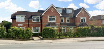 Flat to rent in Basingstoke Road, Spencers Wood, Reading RG7