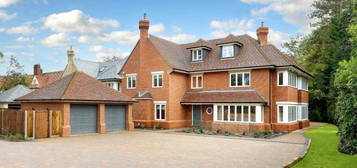 5 bedroom detached house