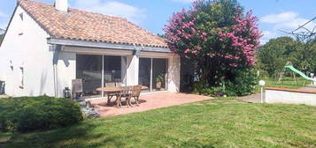 Maison individuelle, jardin et piscine