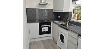 Flat to rent in London, London NW4