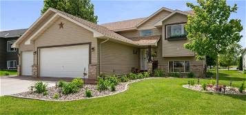 160 7th St S, Winsted, MN 55395