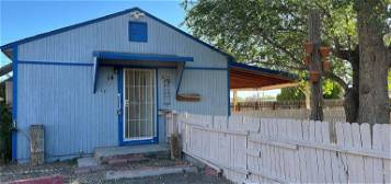 Lovely Stand Alone Casita Tucked in a Private Apartment Compound, 7524 2nd St NW APT 14, Albuquerque, NM 87107