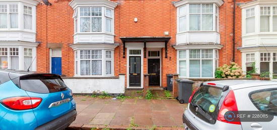 5 bedroom terraced house