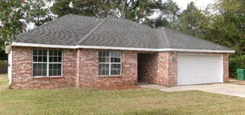 2608 Rogers St, Picayune, MS 39466