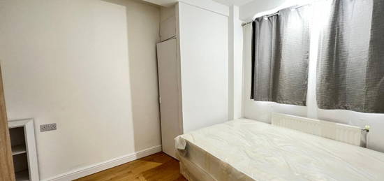 Room to rent in John Aird Court, Maida Vale W2