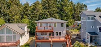 160 SE Bayview Ave, Depoe Bay, OR 97341