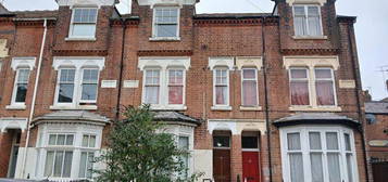 6 bedroom terraced house for sale