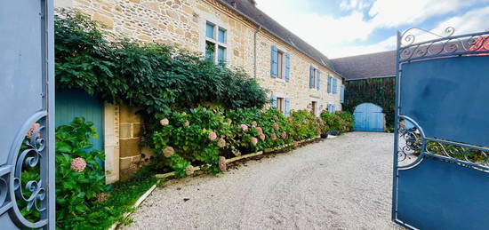 Belle ferme rénovée avec granges attenantes et de magnifiques jardins