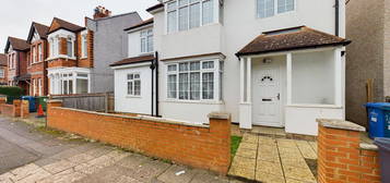 Studio to rent in Wellington Road, Harrow HA3