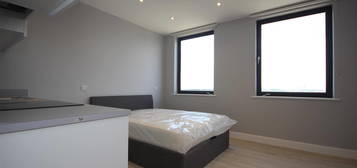 Studio to rent in Neasden Lane, Neasden NW10