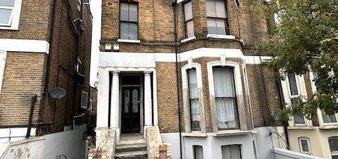 Flat to rent in Parkfield Road, London SE14