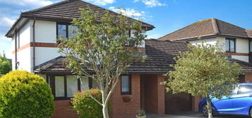 3 bed link detached house for sale