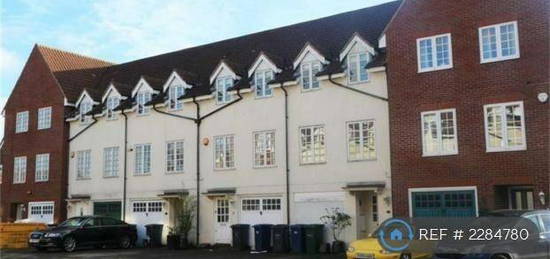 5 bedroom terraced house