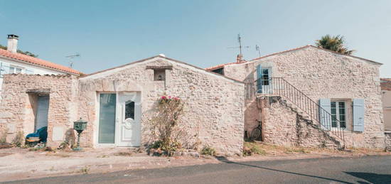 Maison en pierre rénovée située à Saujon