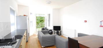 4 bed flat to rent