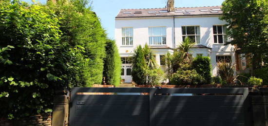 5 bed semi-detached house for sale