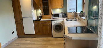 2 bed semi-detached house to rent