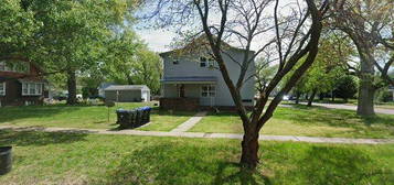 1319 SW 5th St, Topeka, KS 66606