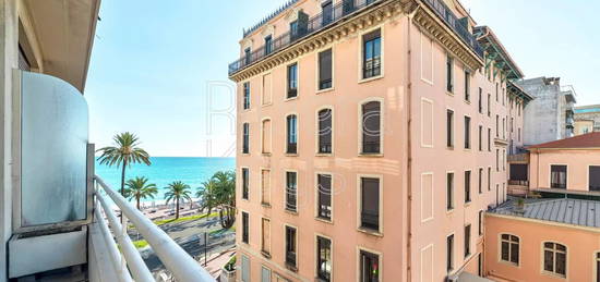 NICE : Appartement 2 pièces avec terrasse en étage élevé, Promenade des Anglais